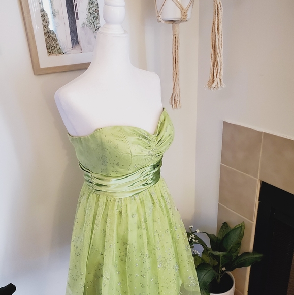 MXI Lime Green Formal Dress Size 7 - Picture 4 of 9